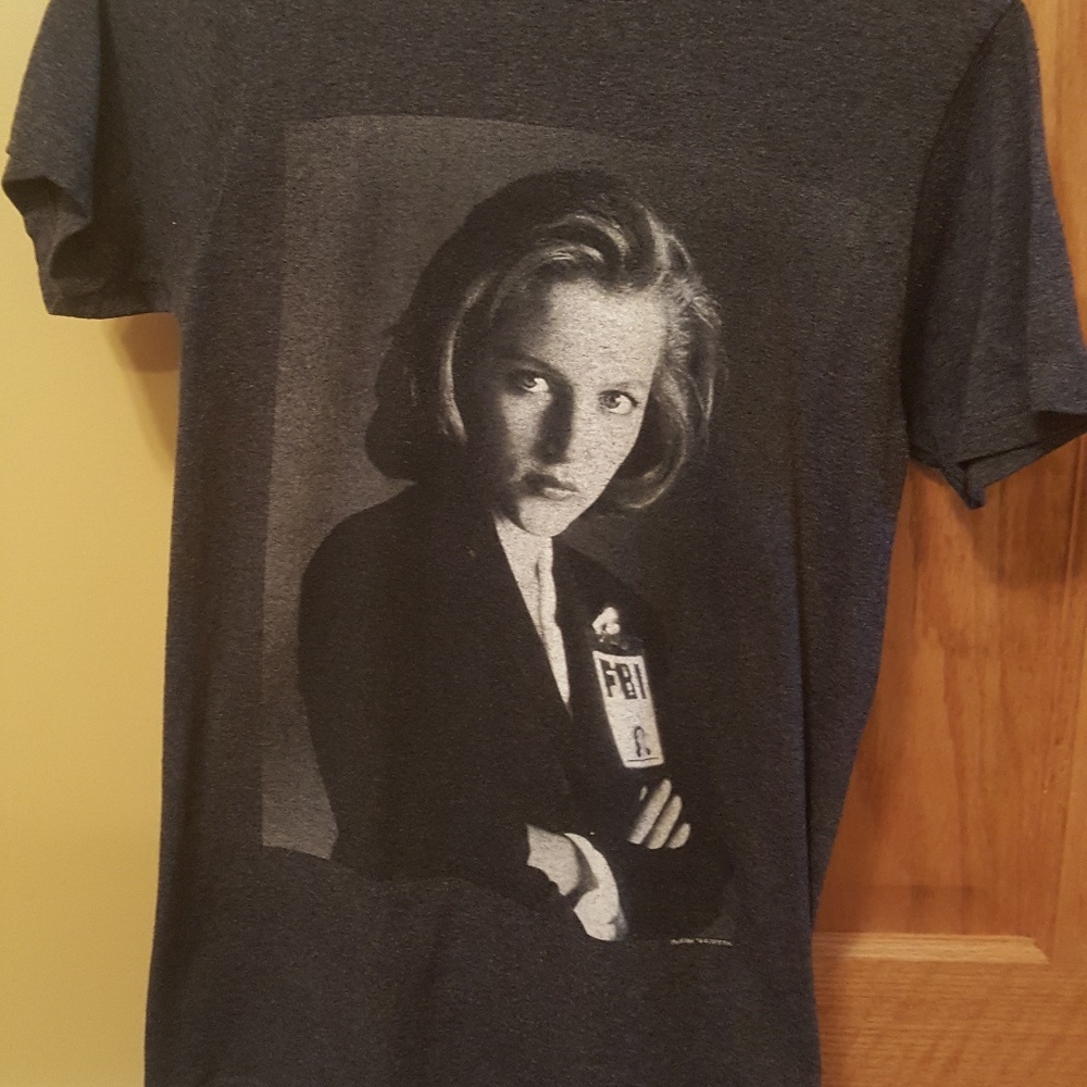 gray x-files t-shirt